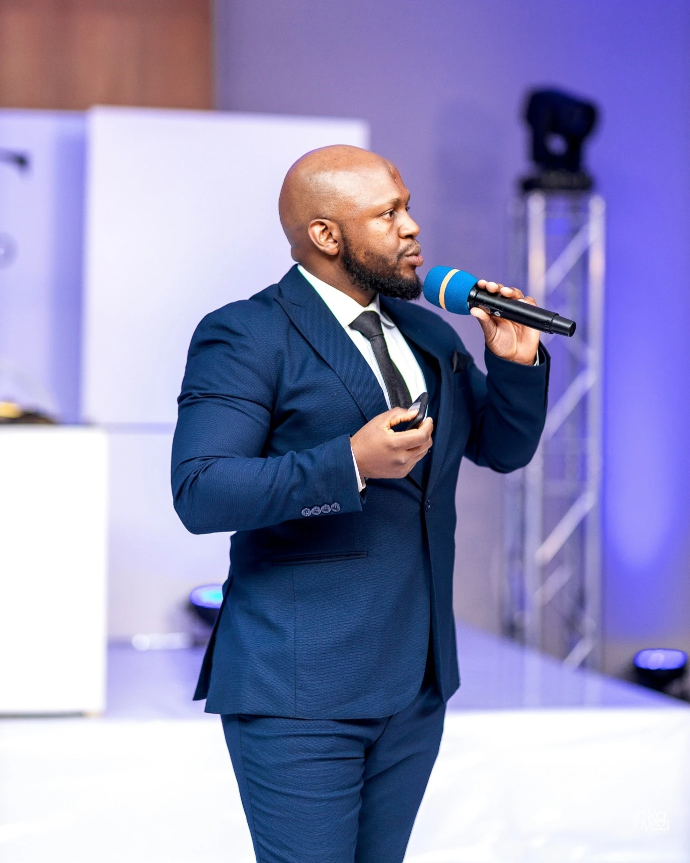 MC Tate at a wedding