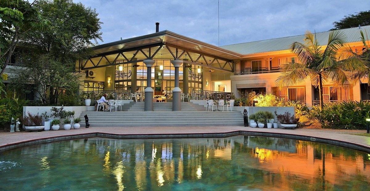 Cresta Lodge exterior